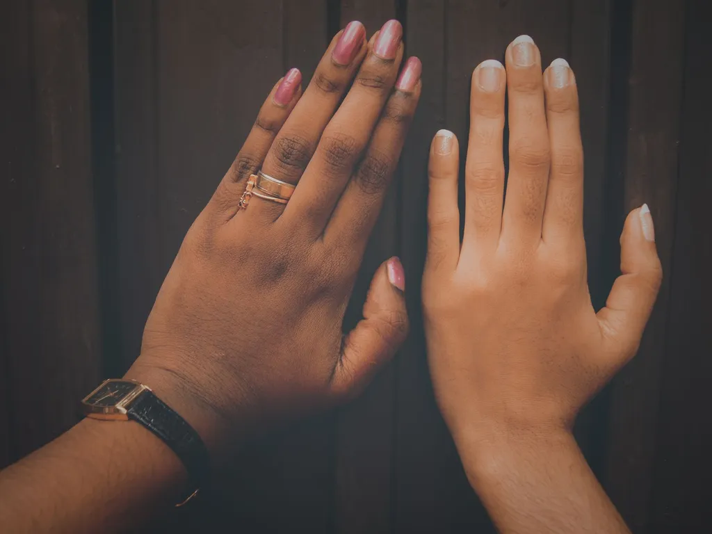 Acrygel ou polygel, quelles différences concrètes pour bien choisir sa matière en prothésie ongulaire ?
