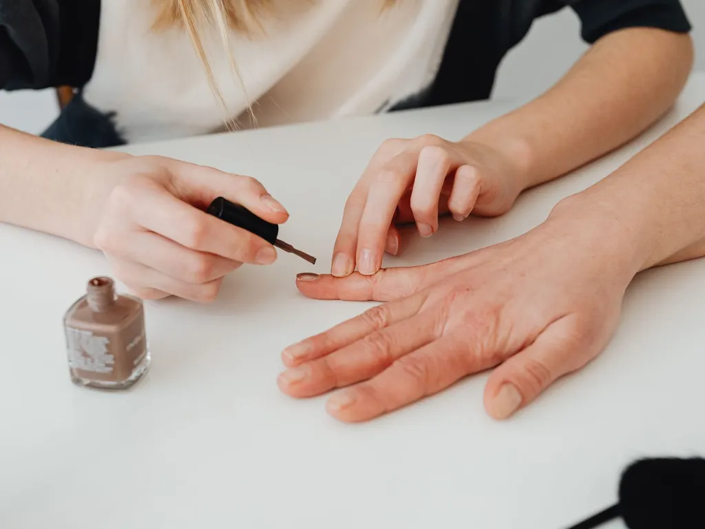 Combien de temps dure un vernis semi permanent et comment le faire tenir plus longtemps ?