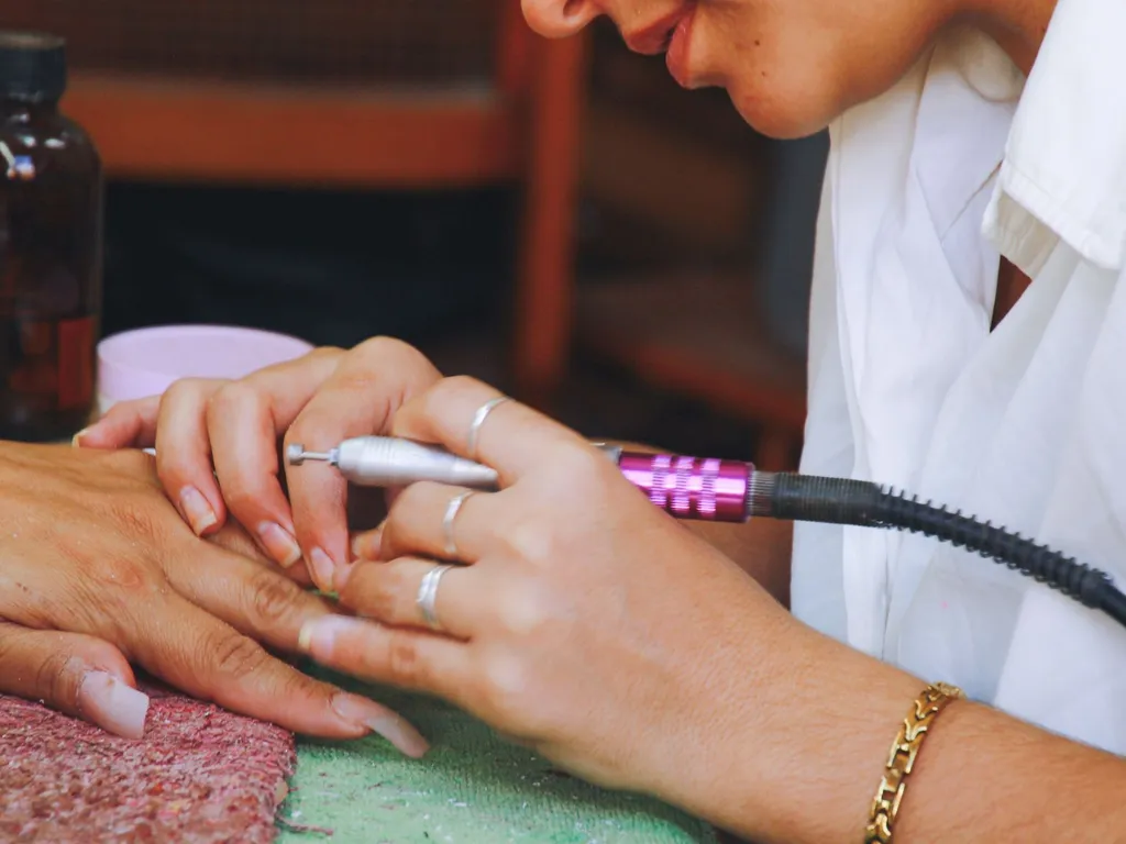 outils-de-technicienne-en-ongles